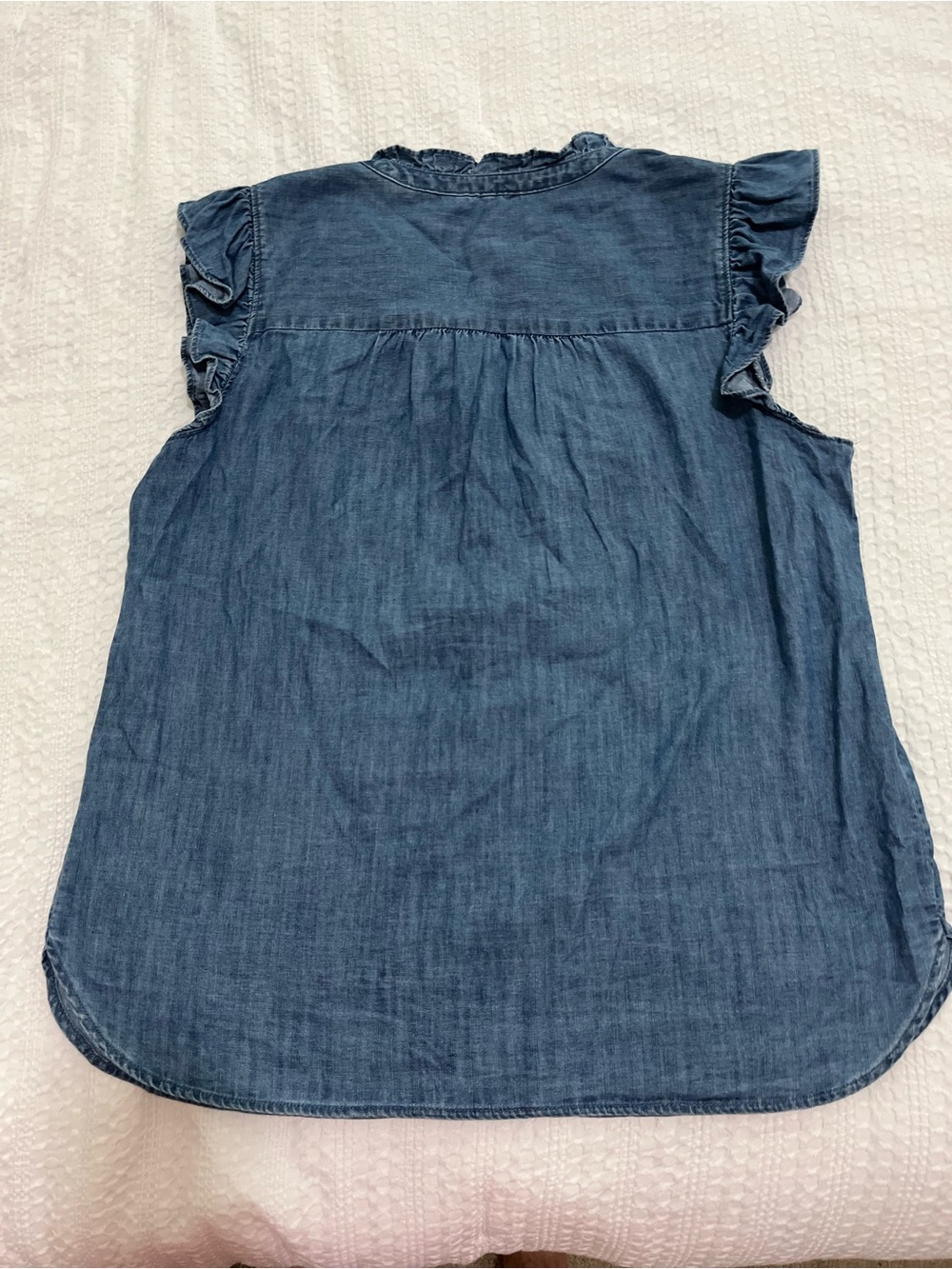 LOFT Denim Chambray Ruffle Trim Flutter Sleeves Top Sz M Boho Western Cottage - Picture 5 of 12